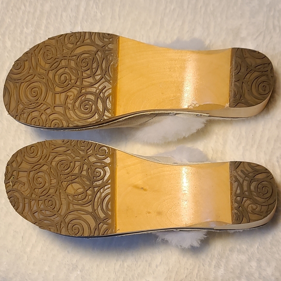 UGGS - Picture 7 of 10